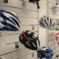 Gancho de Capacetes para Multi-Sistema