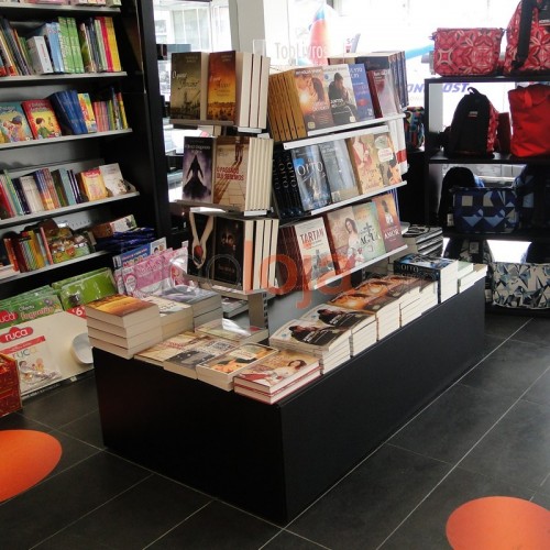 Expositor central de livros e revistas
