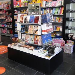 Expositor central de livros e revistas