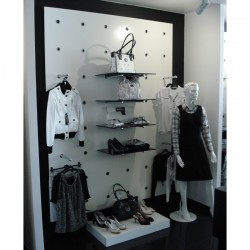 Painel de madeira para Loja de Roupa