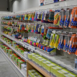 Estante com Ganchos para Papelaria