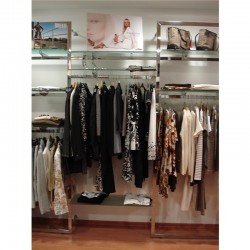 Estantes de loja de roupa